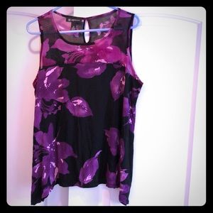 Summer tank/shell. Purple and black floral 🌺